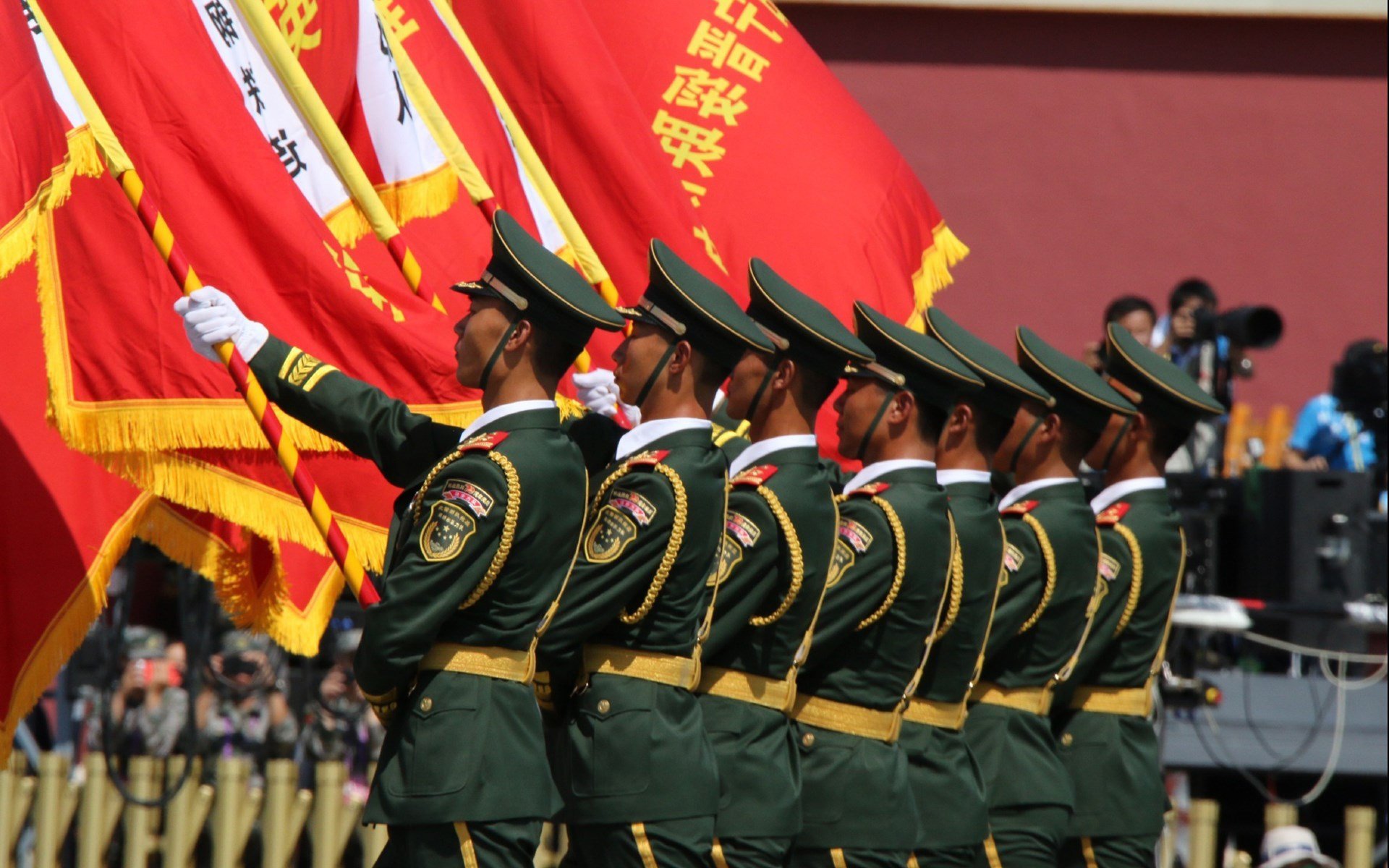 乐鱼电竞在线平台-“快艇冲浪：东三叉湖赛场迎来最燃的水上竞速”