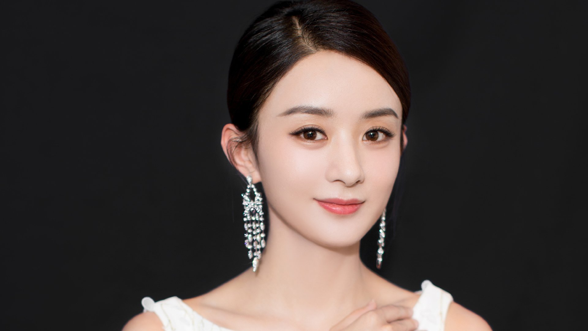 乐鱼官网-林丹出席体育嘉年华现场气氛热烈,林丹集锦